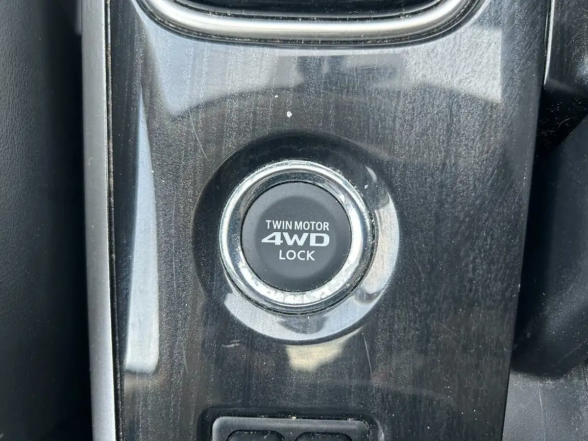 2016-mitsubishi-outlander-20-gx4h-phev-big-34
