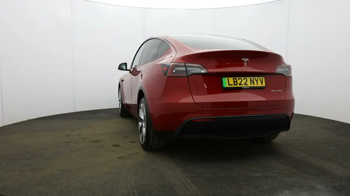 2022-tesla-model-y-e-long-range-big-57