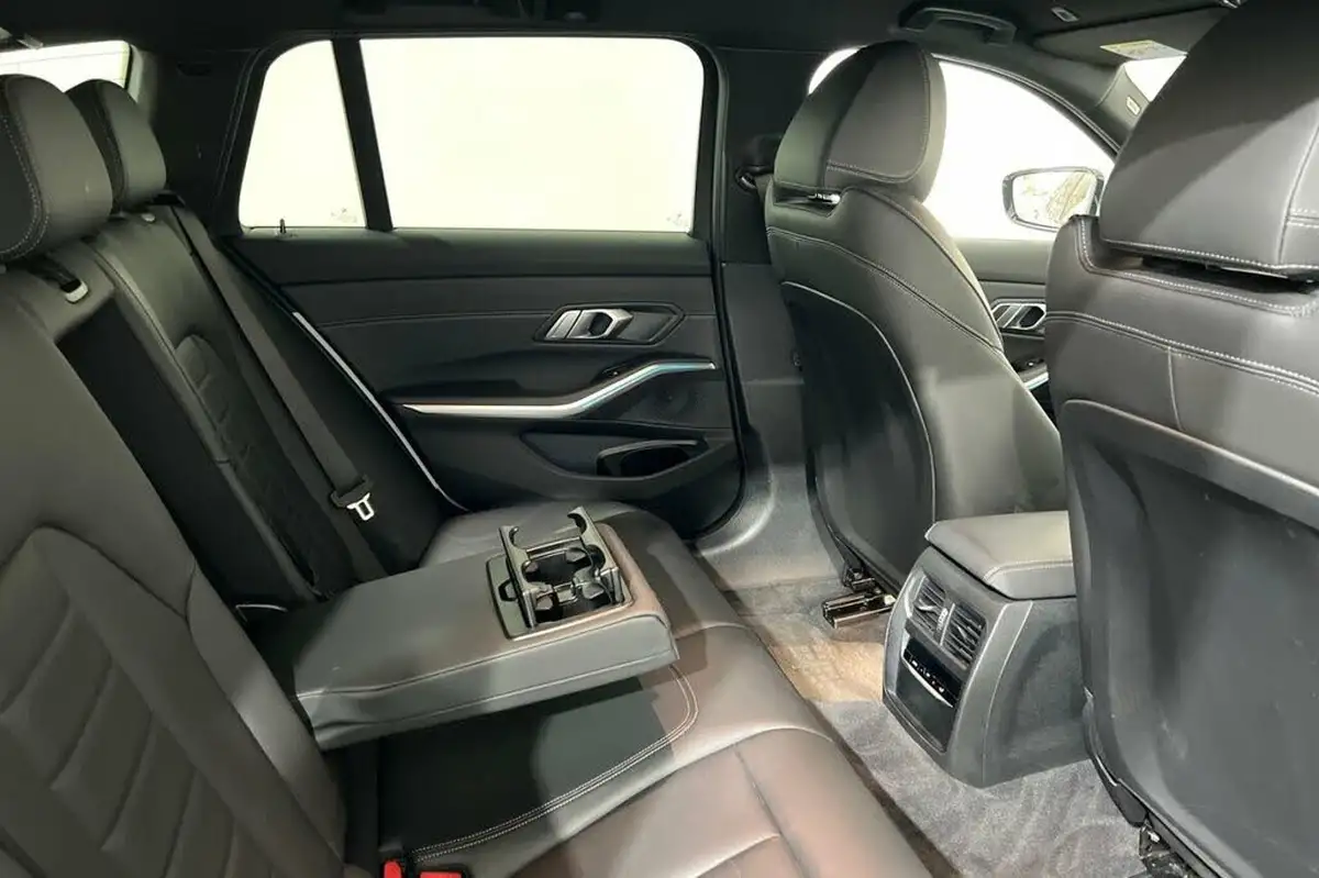 2022-bmw-3-series-20-330e-m-sport-touring-5d-big-40