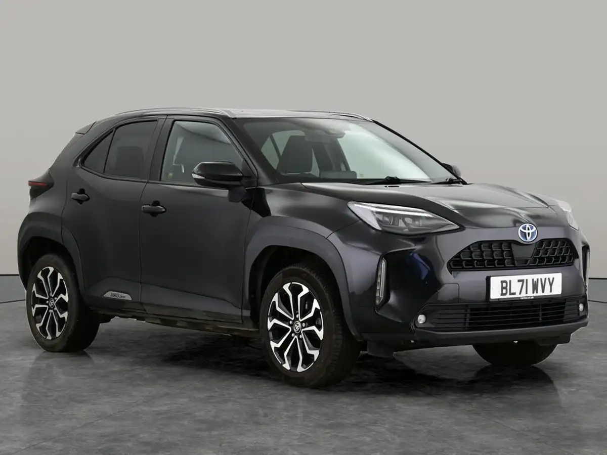 2022-toyota-yaris-15-vvt-i-design-panoramic-roof-big-2