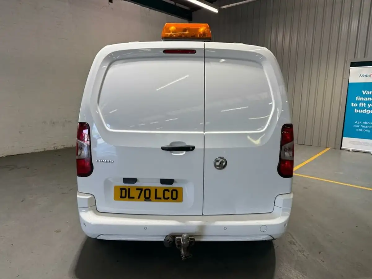 2020-vauxhall-combo-15cdti-sportive-2300-100pseu6dt-l1h1-panel-big-13