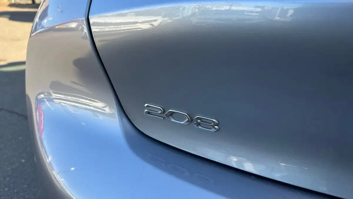 2022-peugeot-208-12-puretech-active-premium-100bhp-eat8-big-37