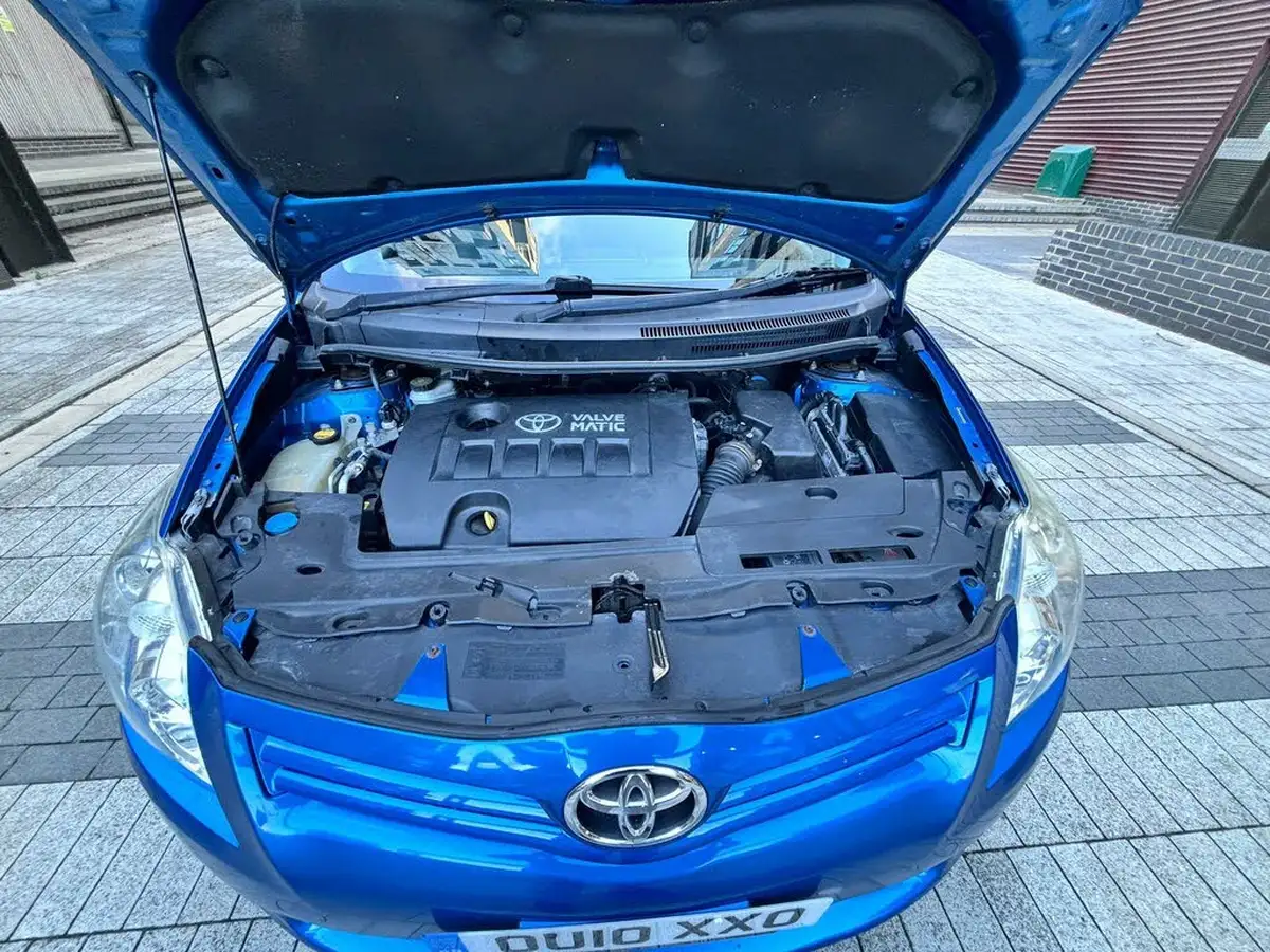 2010-toyota-auris-16-tr-v-matic-5d-big-14