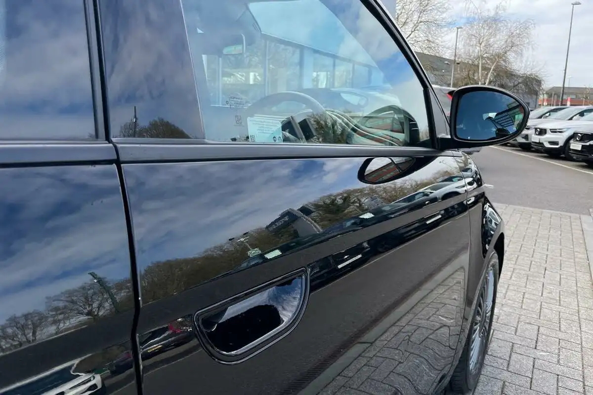 2022-fiat-500-e-action-big-15