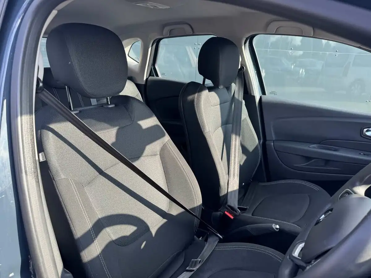 2019-renault-captur-09-tce-play-big-17