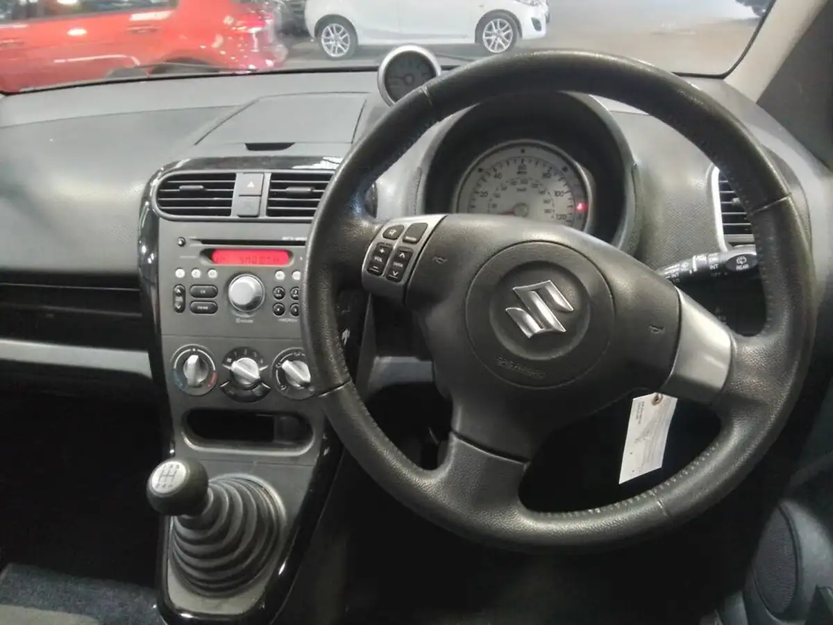 2013-suzuki-splash-10-sz2-big-4