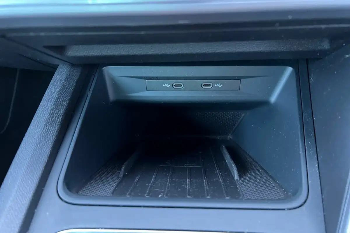 2021-seat-leon-15-etsi-fr-first-edition-hatchback-big-32