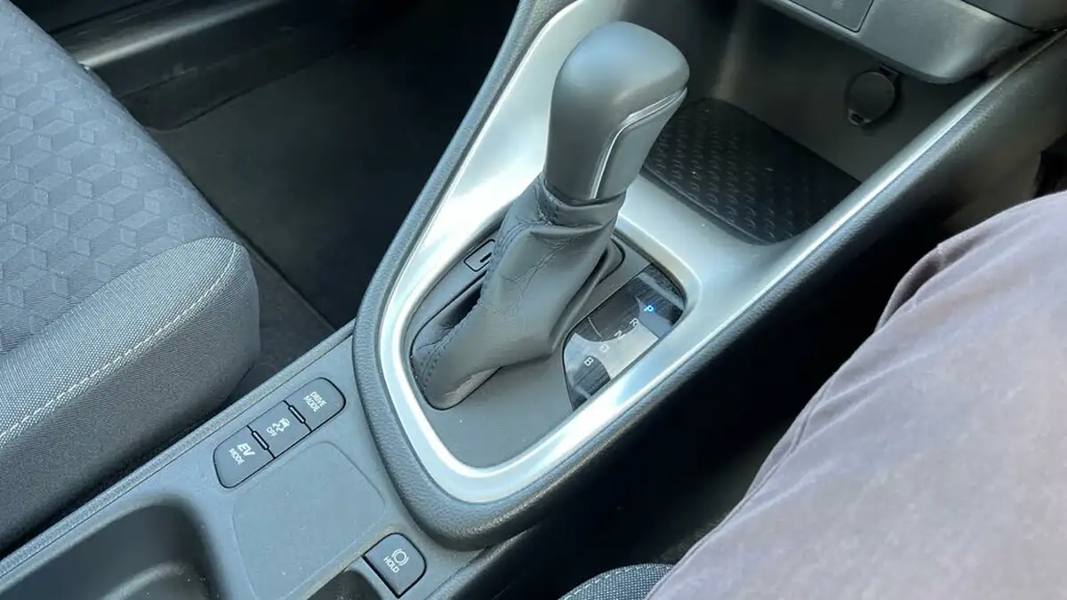 2020-toyota-yaris-15-vvt-i-design-big-40
