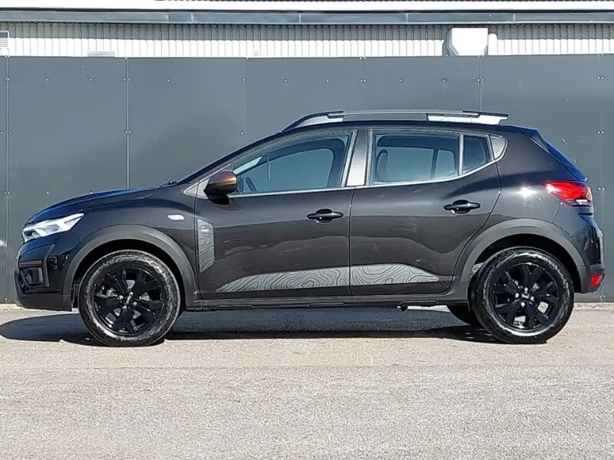 2024-dacia-sandero-stepway-10-tce-extreme-90bhp-big-3