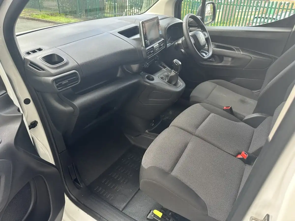 2020-citroen-berlingo-15bluehdi-1000-enterprise-100pseu6dt-e-ss-panel-big-10