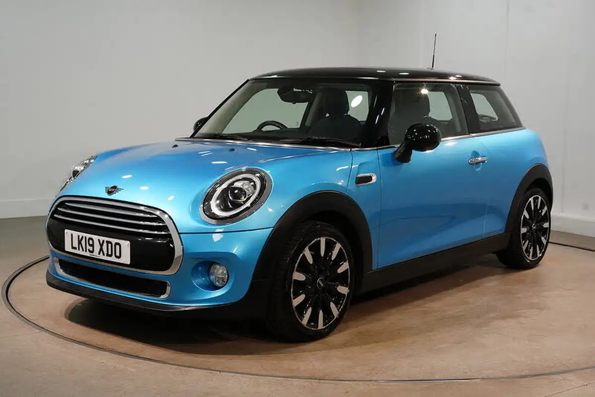 2019-mini-cooper-15-cooper-exclusive-134bhp-hatchback-3d-big-8