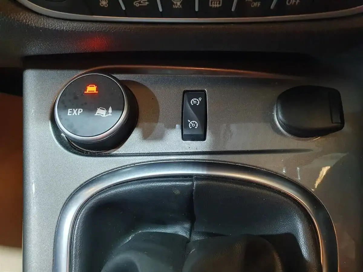 2013-renault-scenic-xmod-15dci-dynamique-tomtom-ss-big-19