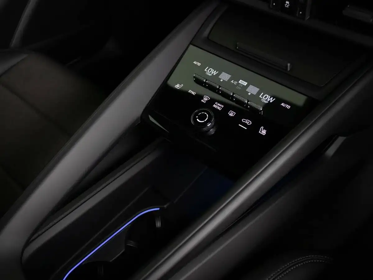 2025-porsche-macan-e-electric-big-57