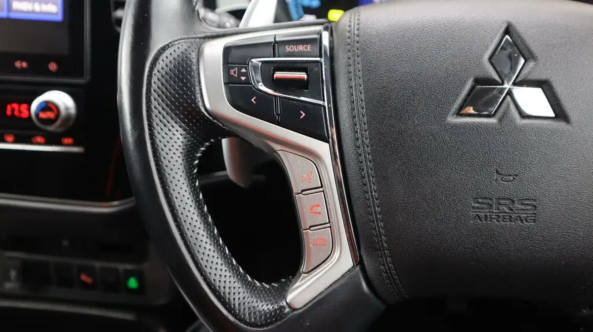 2020-mitsubishi-outlander-24-dynamic-phev-big-22