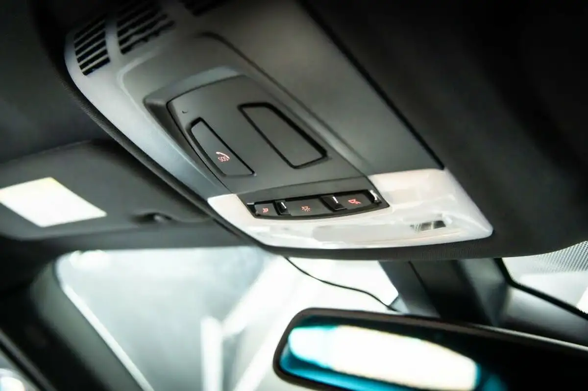 2016-bmw-i8-15-big-47