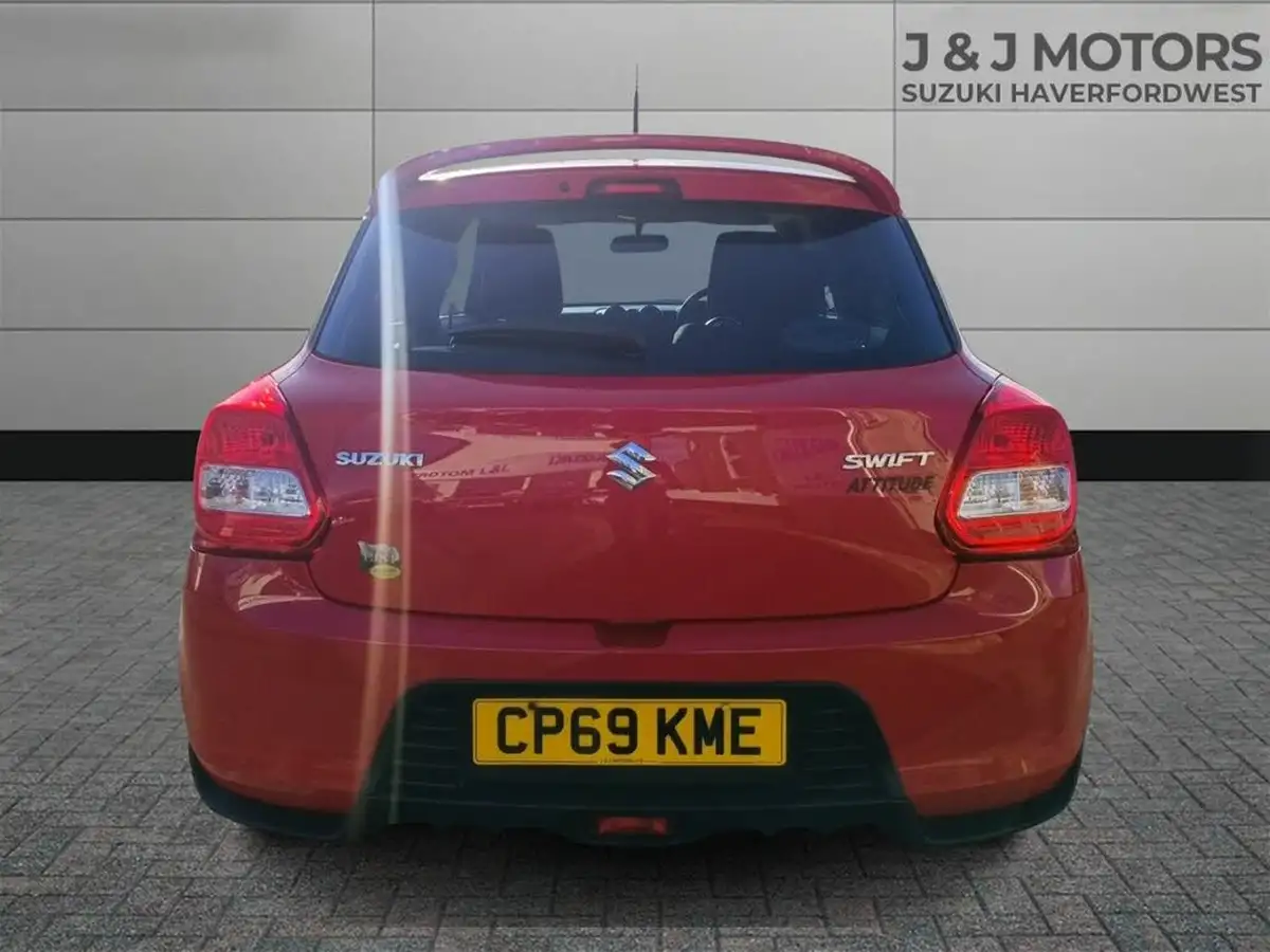 2020-suzuki-swift-12-dualjet-attitude-big-5