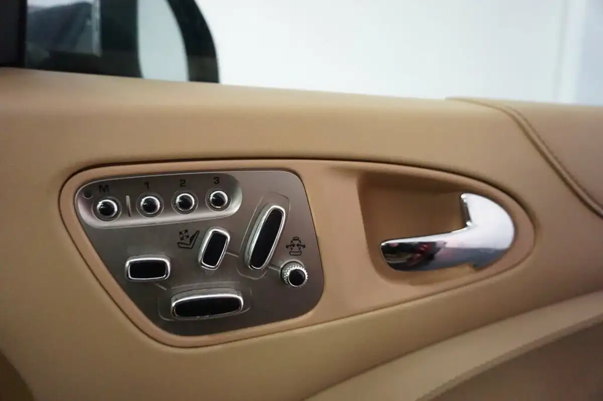 2010-jaguar-xk-50-portfolio-coupe-big-18