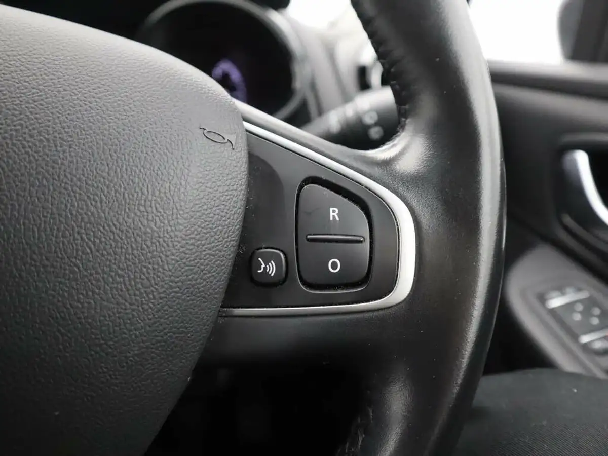 2017-renault-clio-12-tce-signature-nav-big-33