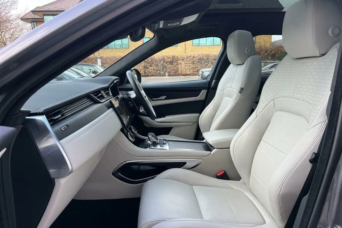 2023-jaguar-f-pace-20-d200-r-dynamic-hse-black-big-41