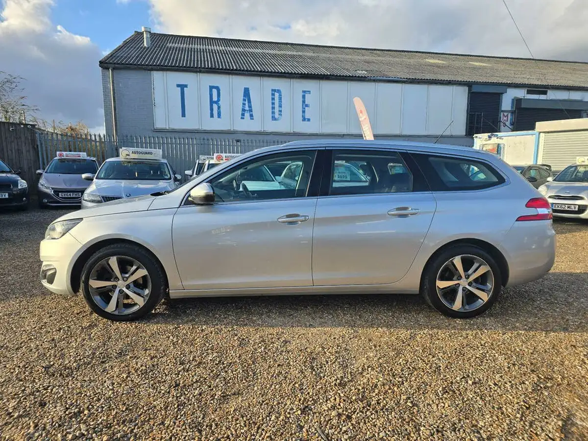 2016-peugeot-308-sw-12-puretech-allure-130bhp-eat6-big-5