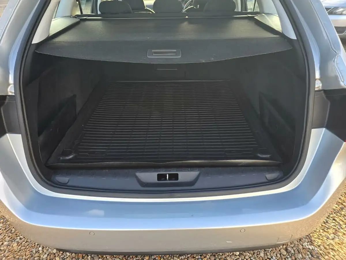 2016-peugeot-308-sw-12-puretech-allure-130bhp-eat6-big-8