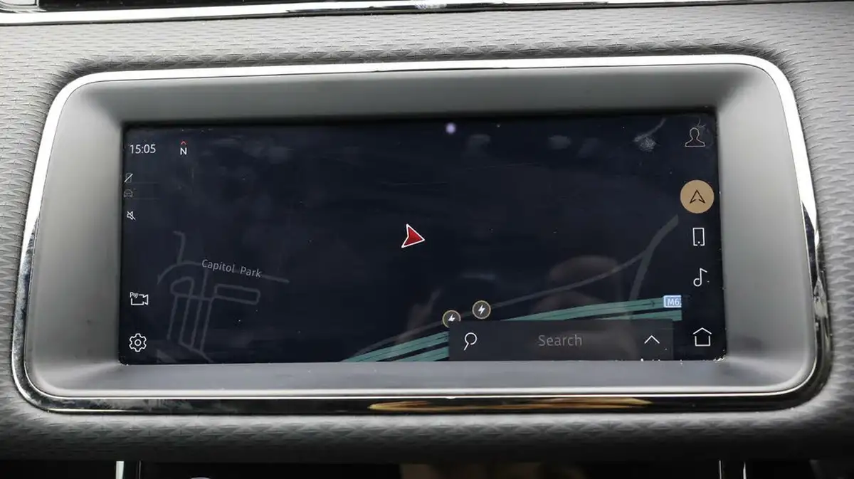 2022-land-rover-range-rover-evoque-15-p300e-r-dynamic-s-big-11