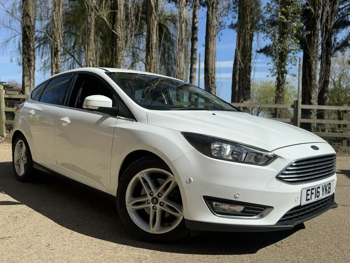 2016-ford-focus-15t-titanium-hatchback-big-9