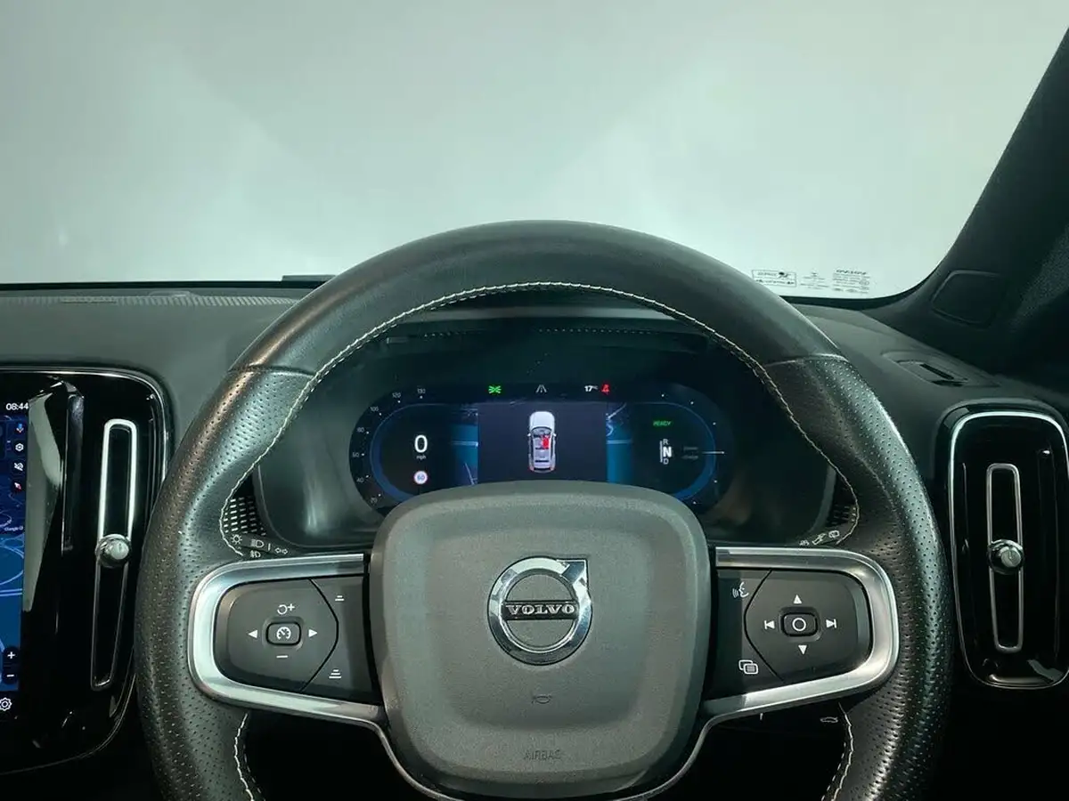 2021-volvo-xc40-e-p8-first-edition-big-21