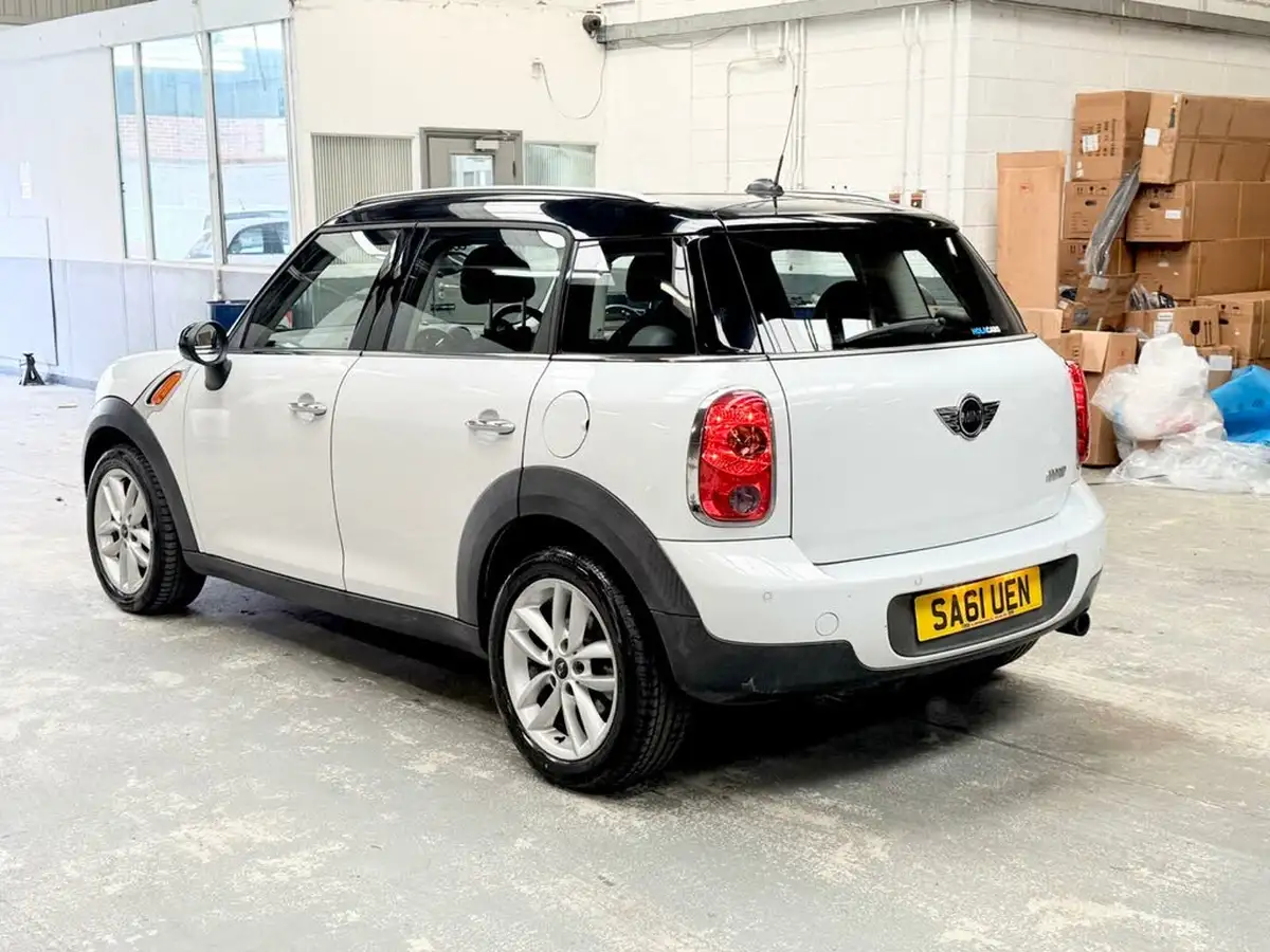 2011-mini-countryman-16-cooper-122bhp-big-3