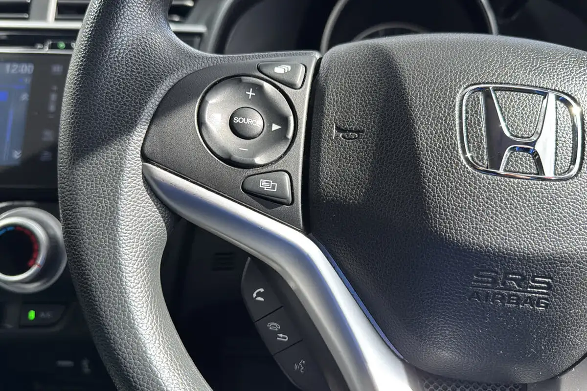 2019-honda-jazz-13-i-vtec-se-navi-cvt-big-15