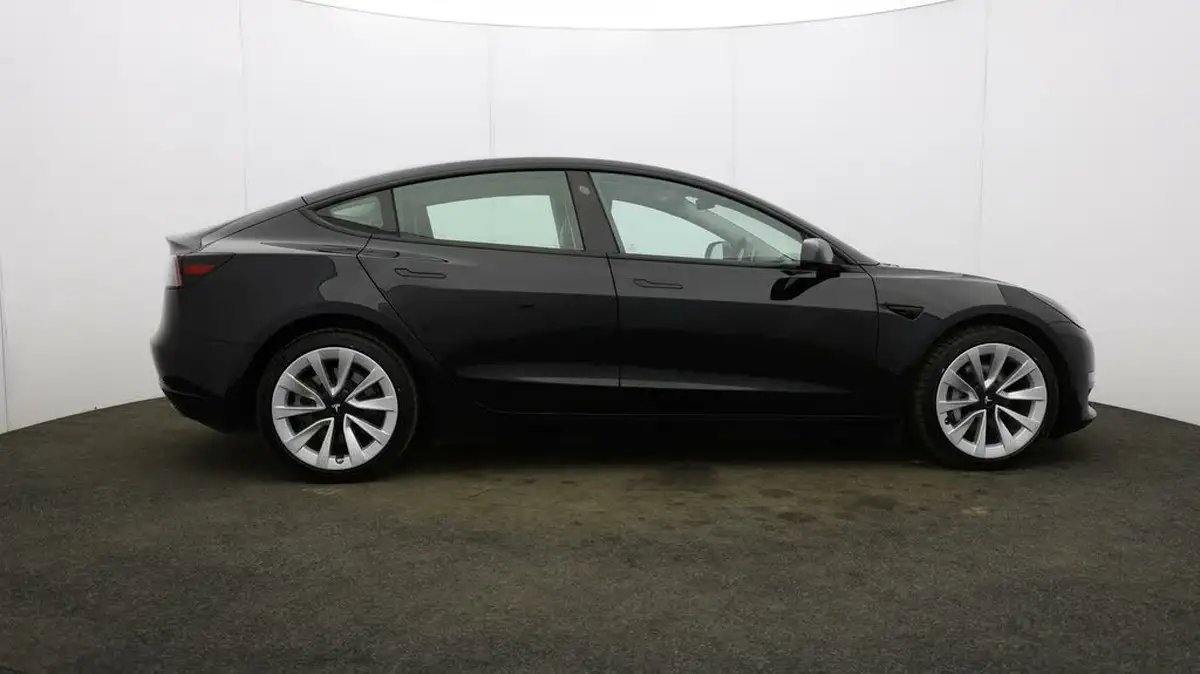 2022-tesla-model-3-e-long-range-big-45
