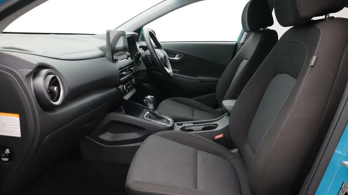 2022-hyundai-kona-16-gdi-premium-big-14