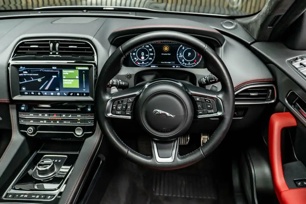 2019-jaguar-f-pace-20-i4d-chequered-flag-180ps-big-25