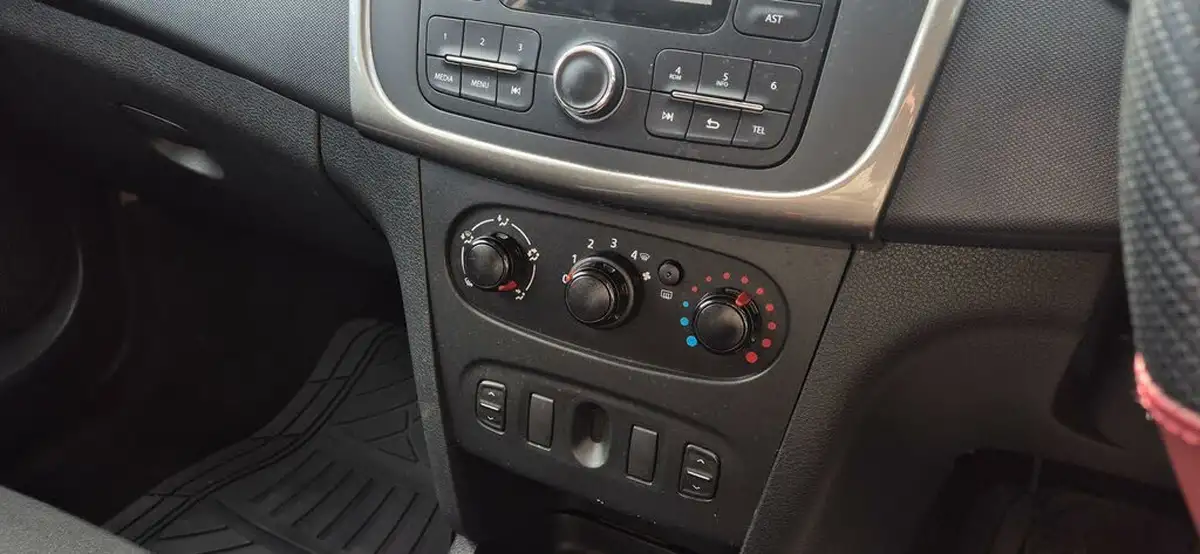 2014-dacia-sandero-stepway-09-ambiance-big-16