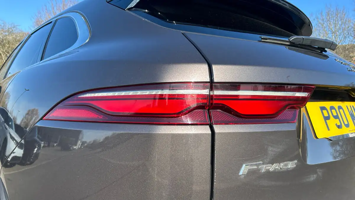 2021-jaguar-f-pace-20-d200-r-dynamic-hse-mhev-big-18
