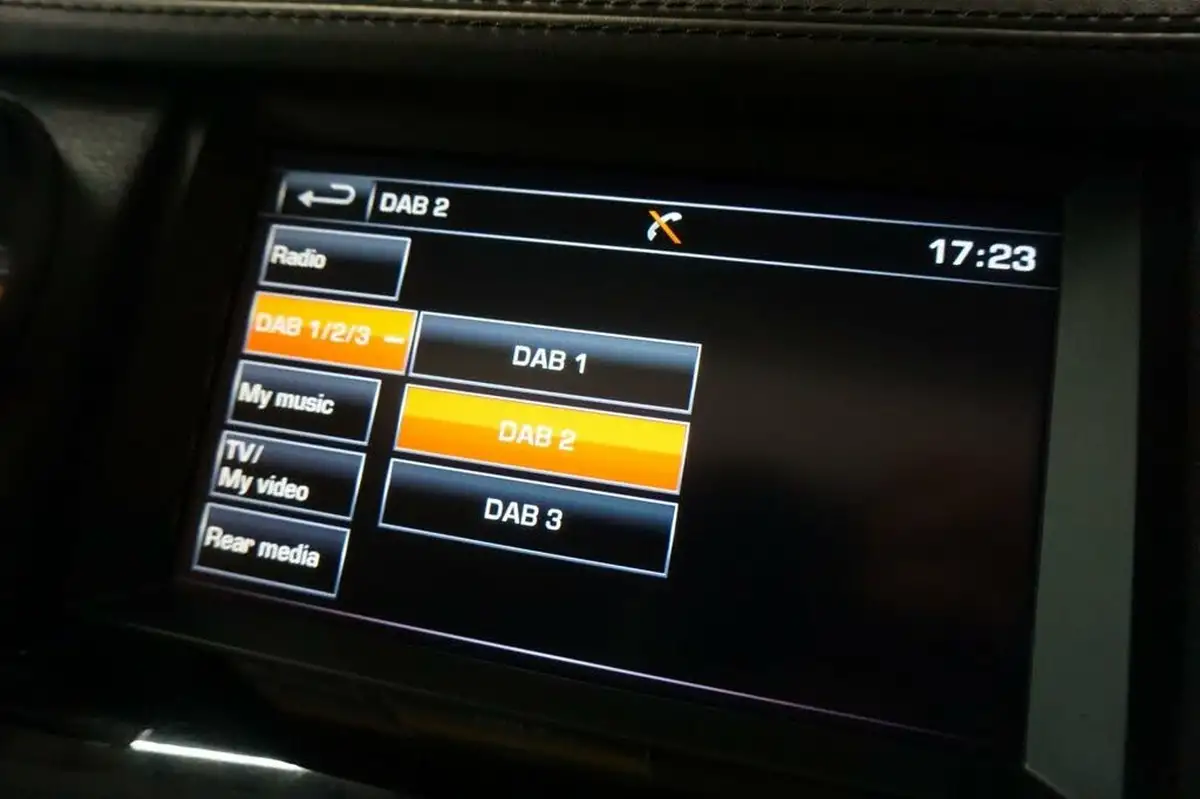 2015-land-rover-discovery-4-30-sd-v6-hse-lux-big-34