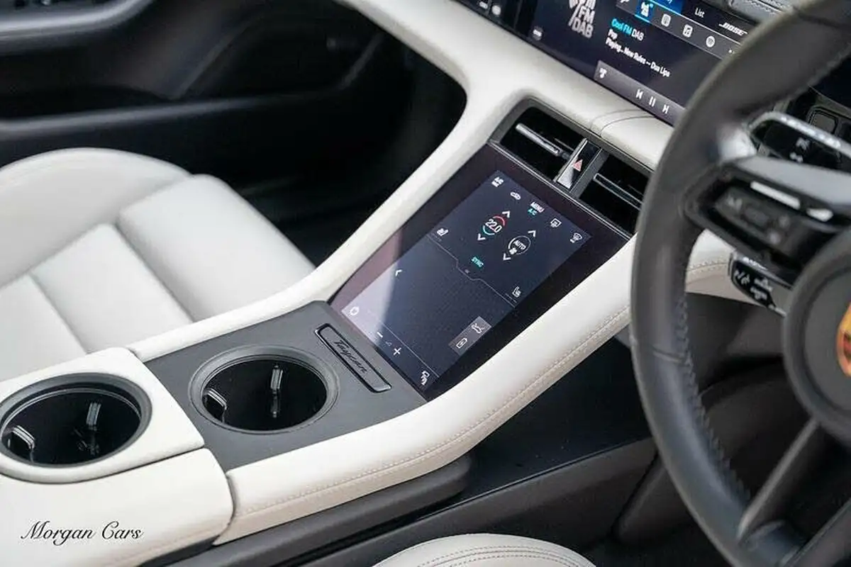 2021-porsche-taycan-e-turbo-performance-battery-plus-big-26