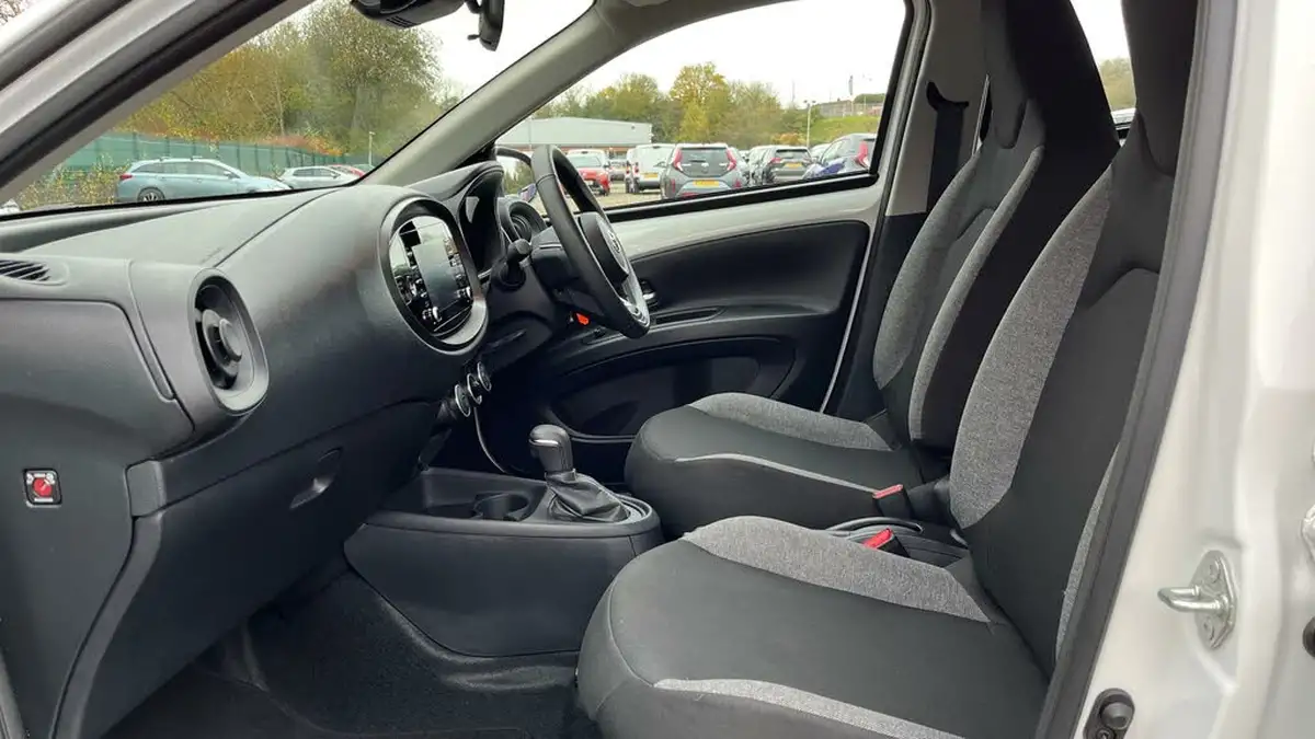2023-toyota-aygo-x-10-vvt-i-pure-cvt-big-9