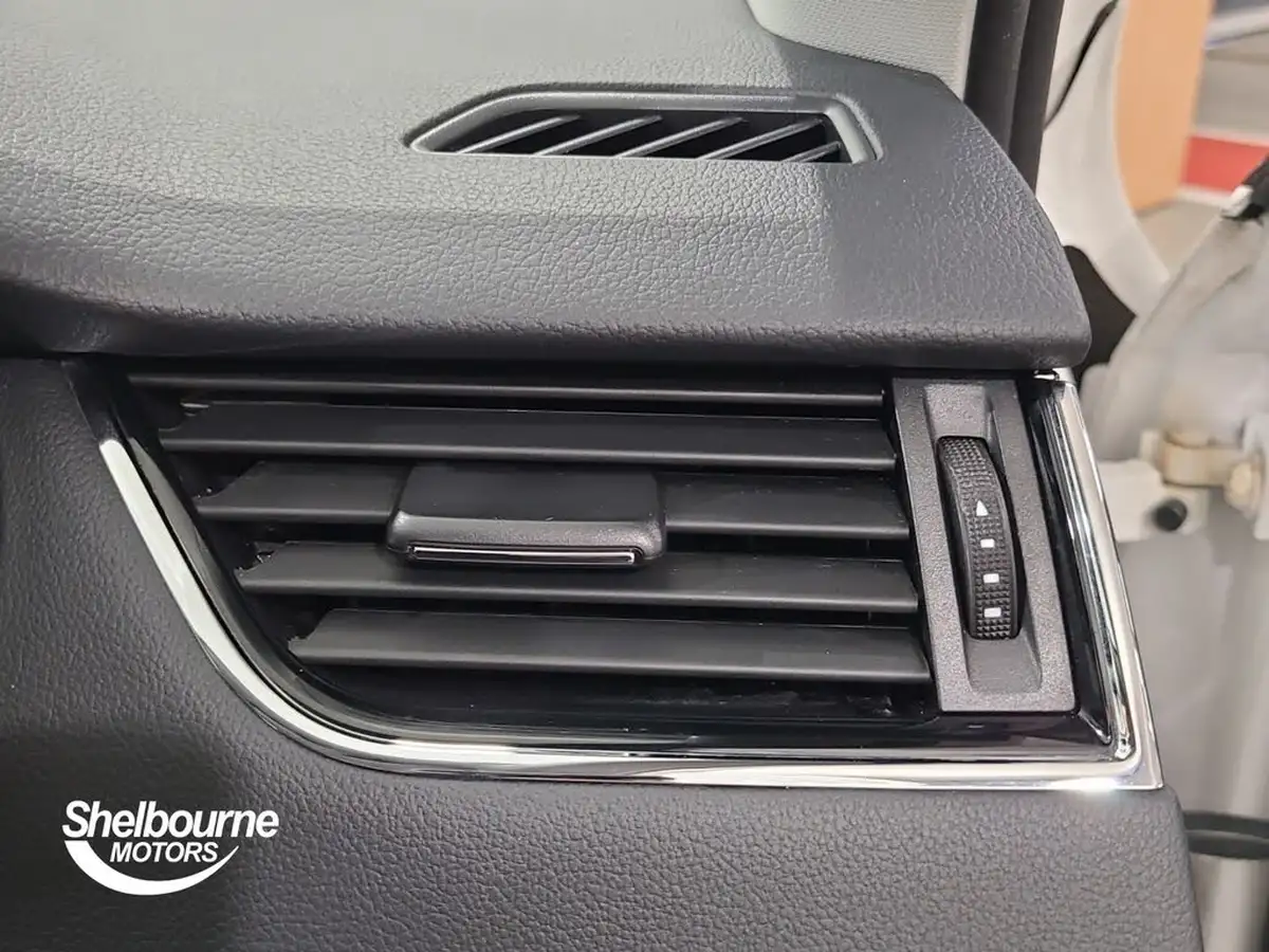 2019-skoda-octavia-16tdi-se-technology-estate-big-27