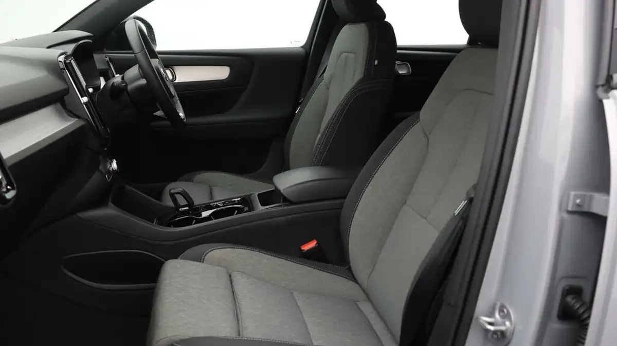 2023-volvo-xc40-20-b3-plus-big-13