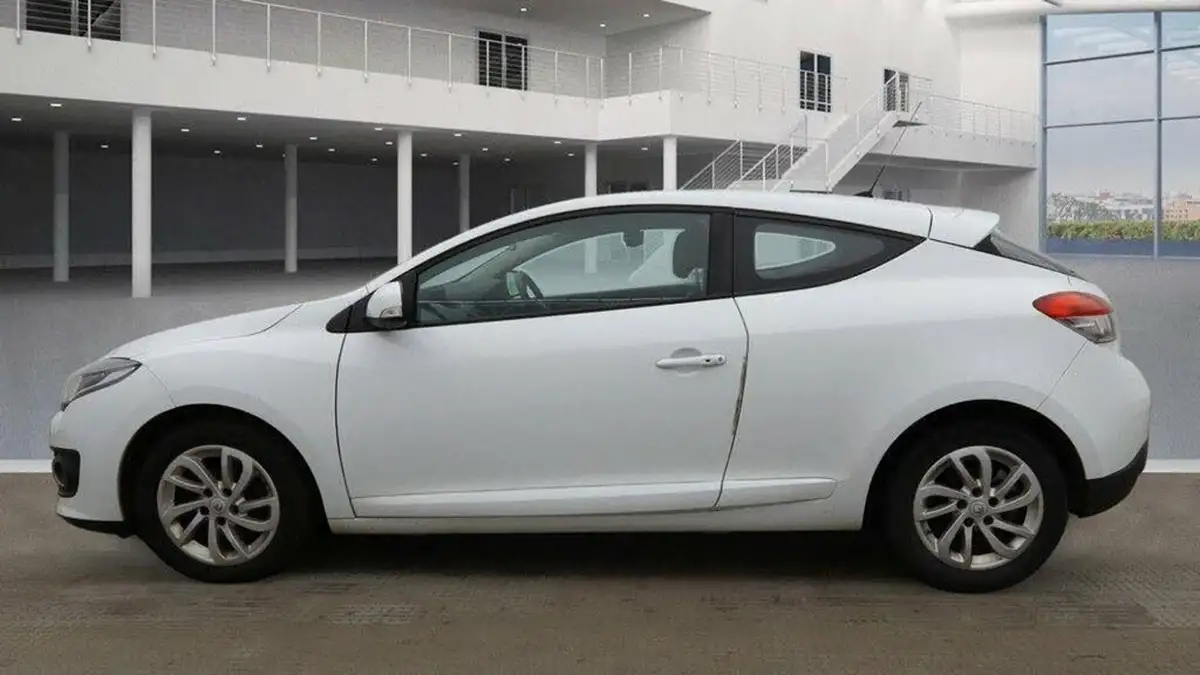 2015-renault-megane-15dci-dynamique-tom-tom-energy-ss-coupe-3d-big-10
