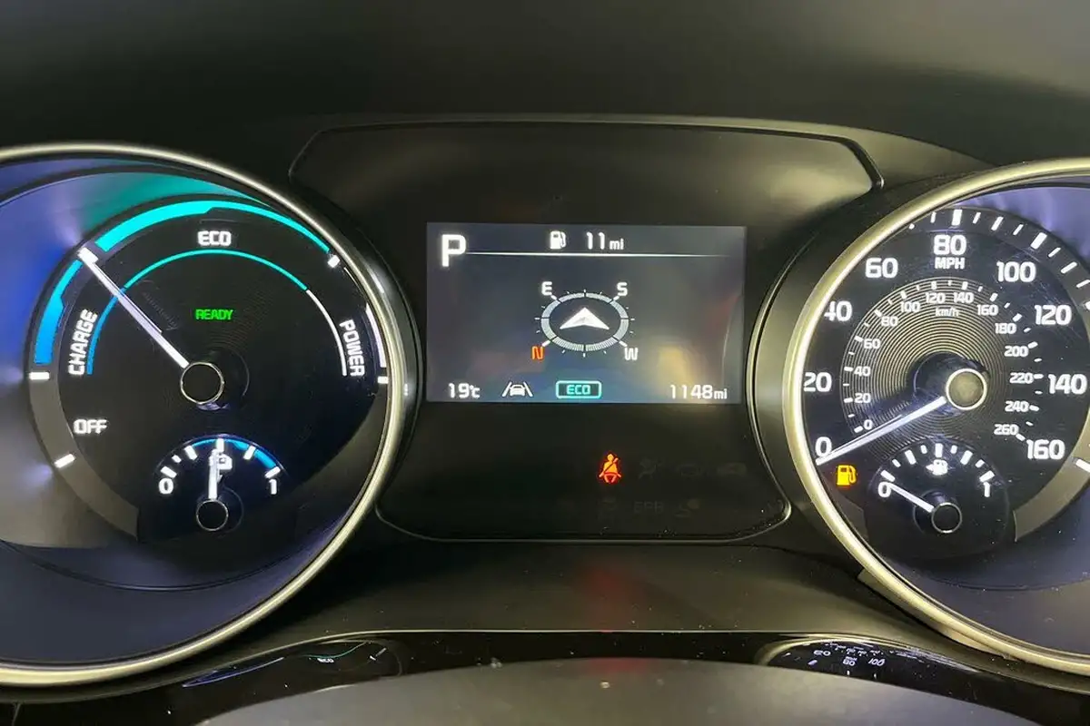 2024-kia-xceed-16-gdi-3-big-13