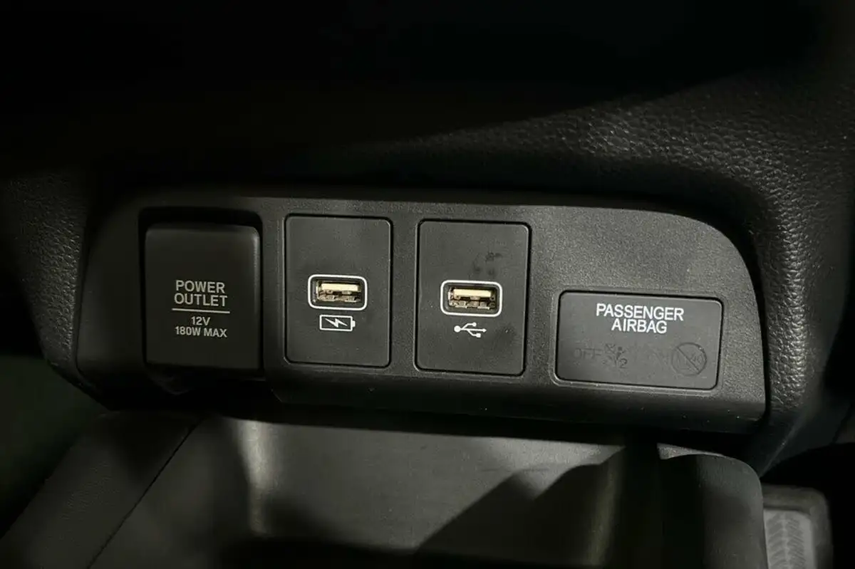 2020-honda-jazz-15-i-mmd-ex-big-31