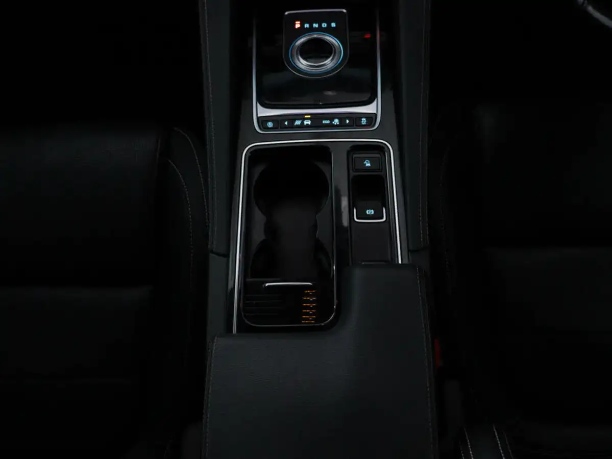 2020-jaguar-f-pace-20-i4d-chequered-flag-180ps-big-14
