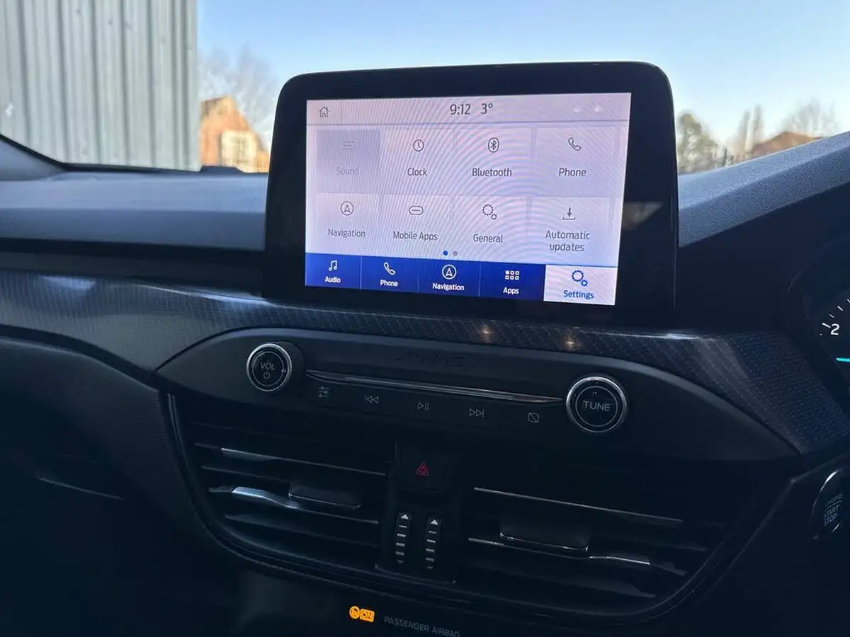 2019-ford-focus-10t-st-line-x-hatchback-big-18