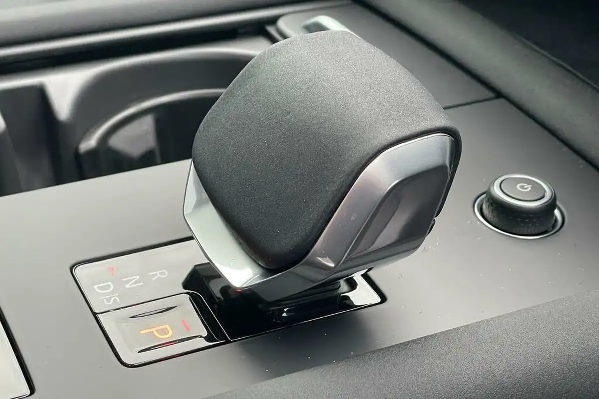 2024-land-rover-discovery-30-d350-dynamic-hse-big-18