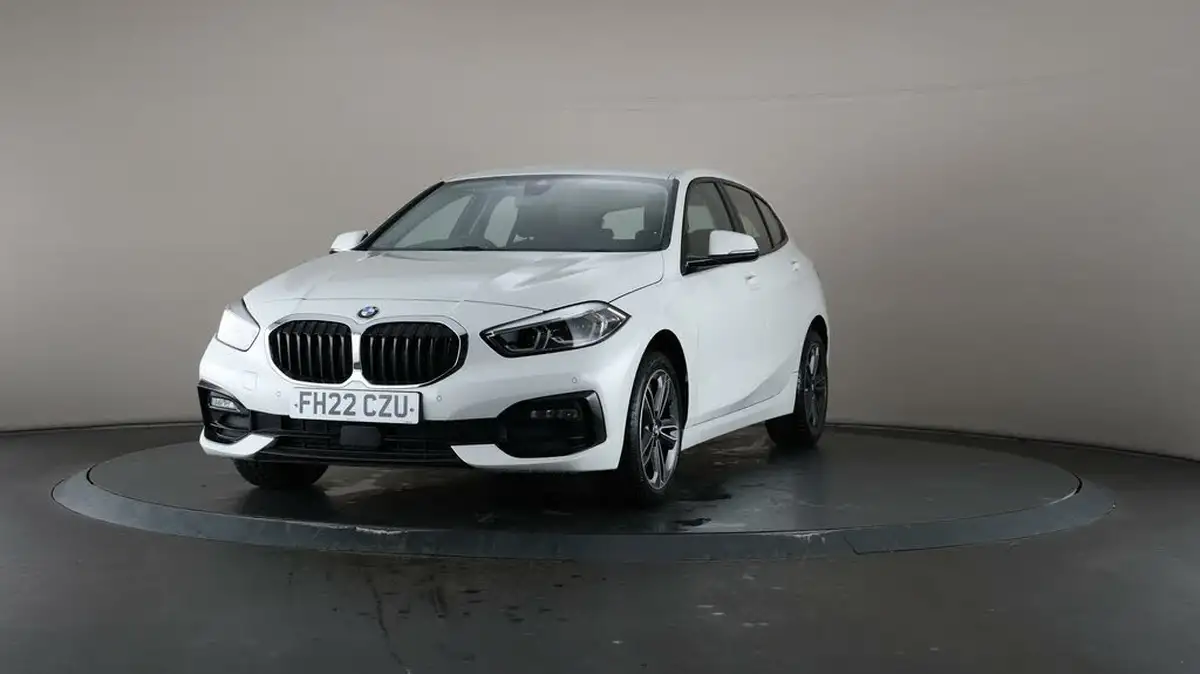 2022-bmw-1-series-big-39