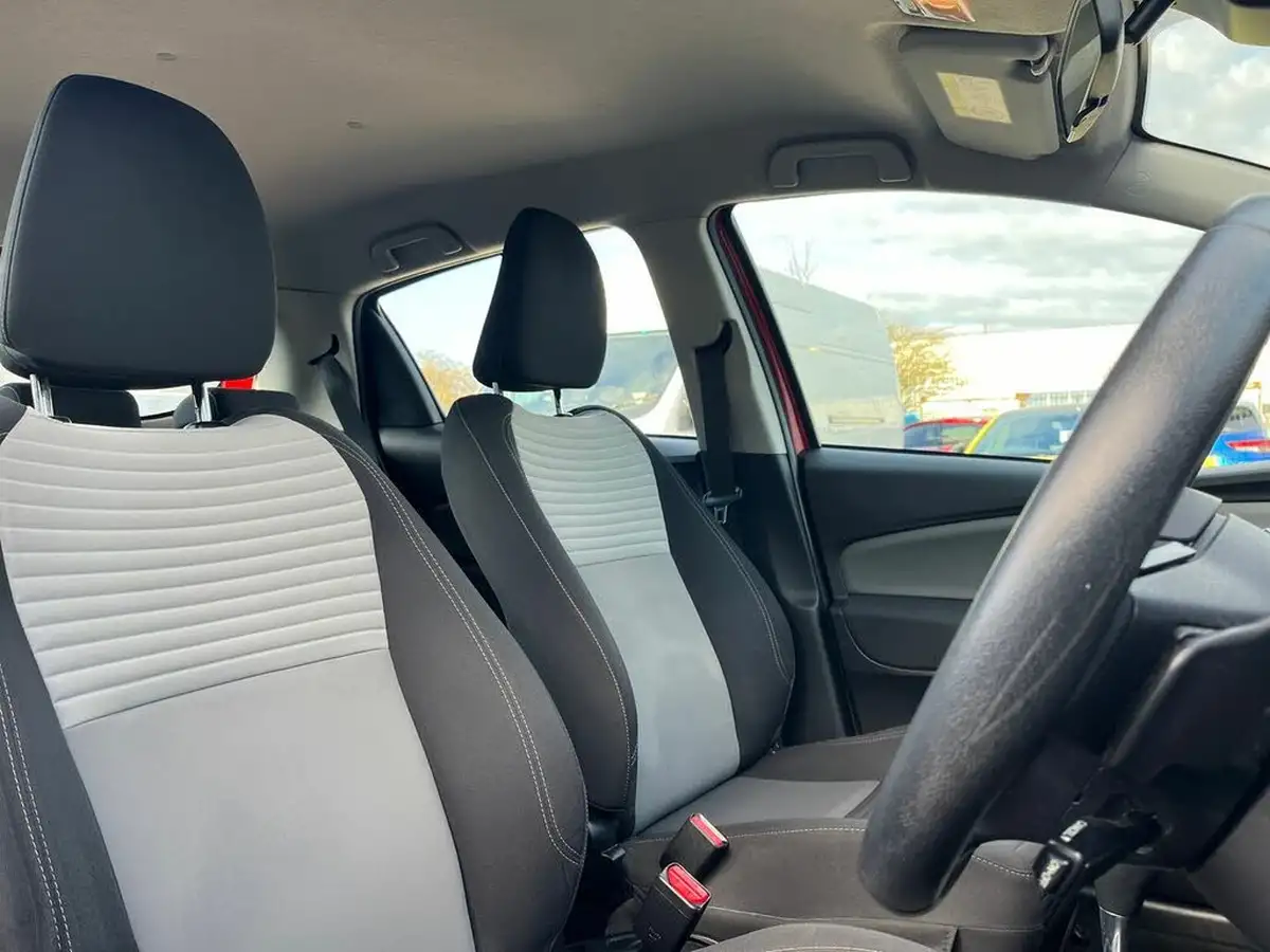 2018-toyota-yaris-15-vvt-i-icon-111bhp-1497cc-cvt-big-24