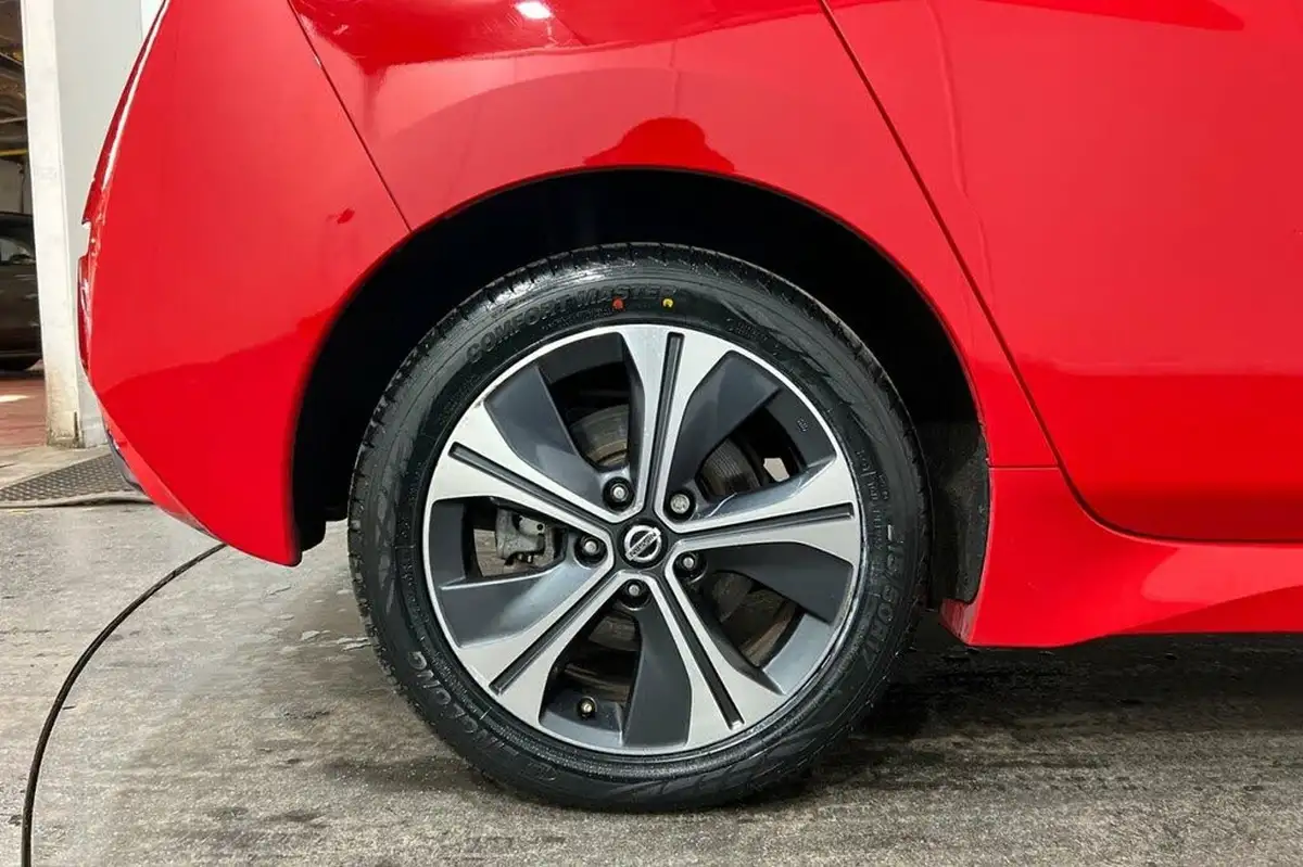 2019-nissan-leaf-e-e-tekna-big-8