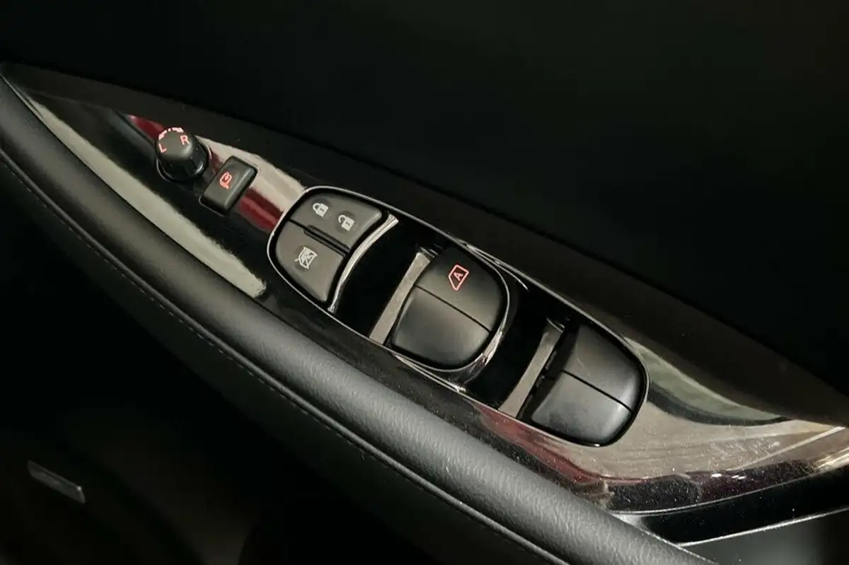 2019-nissan-leaf-e-e-tekna-big-30